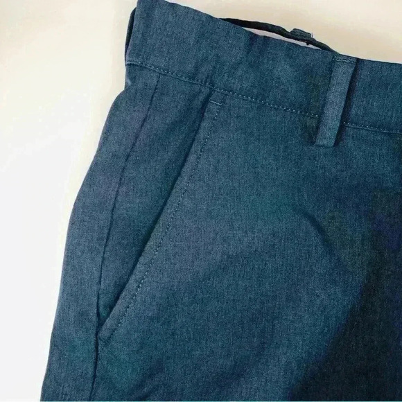 GREG NORMAN ULTIMATE ATHLETIC GOLF TRAVEL SHORTS MENS SIZE 30 NAVY BLUE - Picture 8 of 11